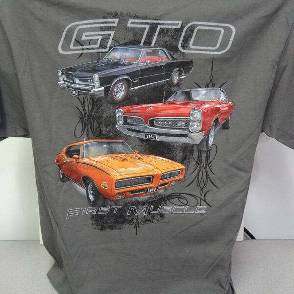 Vintage muscle cars graphic t-shirt